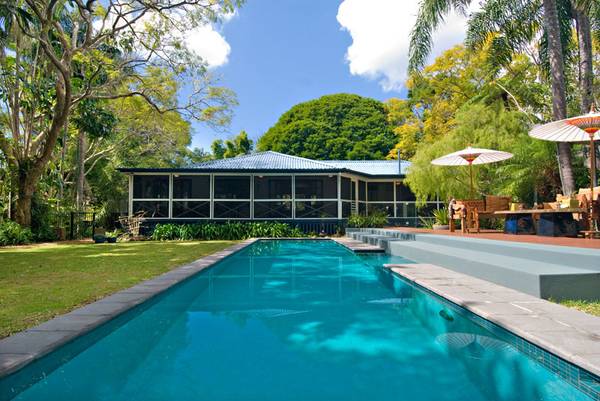 IRREPLACEABLE - ONE PROPERTY, TWO TITLES Picture 2