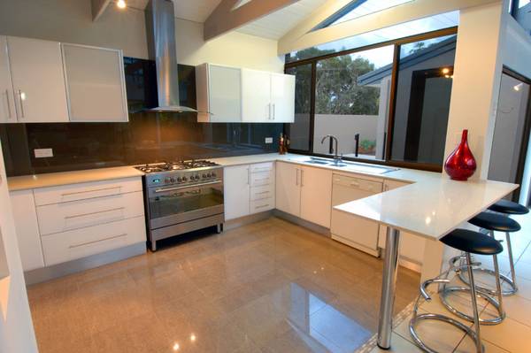 BUDDINA BEACH HOUSE! Picture 2