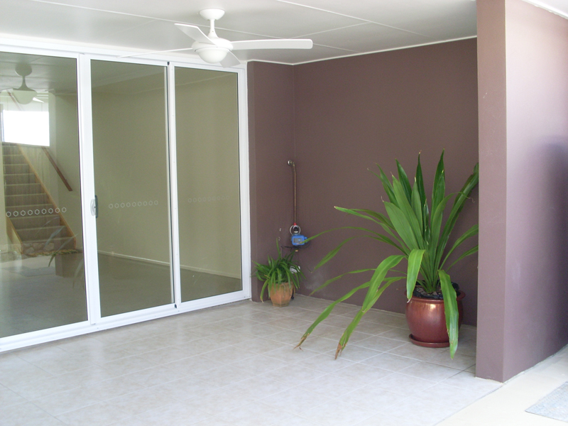 HOUSE SIZE DUPLEX! Picture 3