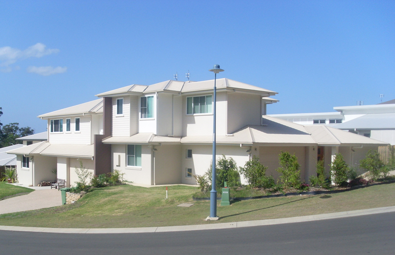 HOUSE SIZE DUPLEX! Picture 1