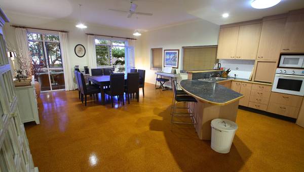 RENOVATE OR DEVELOP - GOLDEN TRIANGLE! Picture 3