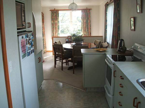 Easy Peasy Living!! Picture 3