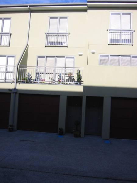 SECURE, EASY LIVING TOWNHOUSE Picture 1