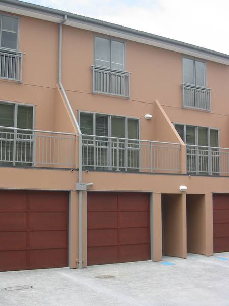 SECURE, EASY LIVING TOWNHOUSE Picture 3