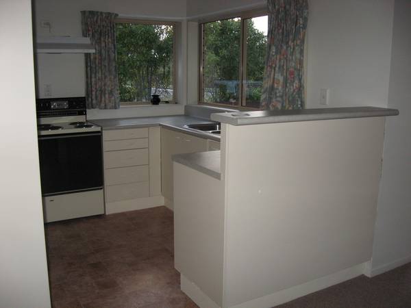 Easy walk to Pukekohe Town Centre - NO LETTING FEE! Picture 3