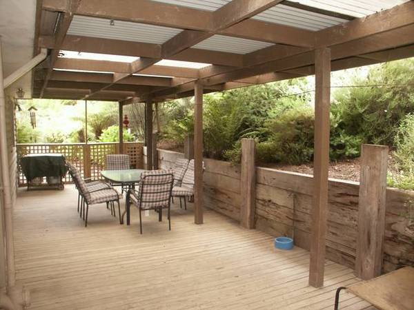 PEACE AND QUIET ON 11/4 ACRES Picture 1