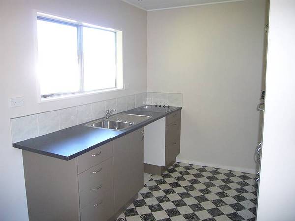 New kitchen - carpet & paint Picture 3