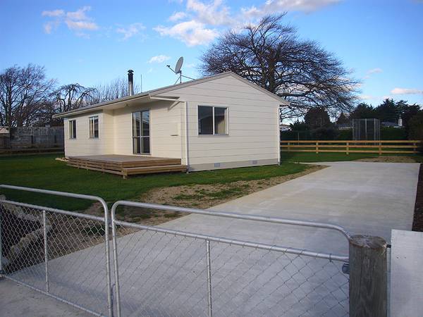 New kitchen - carpet & paint Picture 1