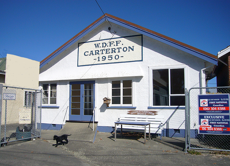 Start your own bar - club or use as a townhouse Picture 1