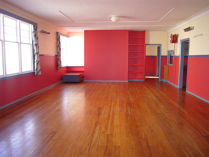 Start your own bar - club or use as a townhouse Picture 3