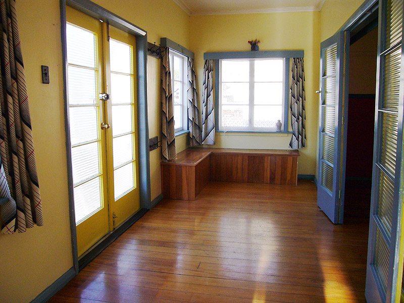 Start your own bar - club or use as a townhouse Picture 2