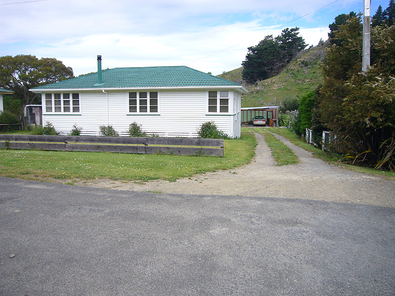 Country life - the beach within reach Picture 1