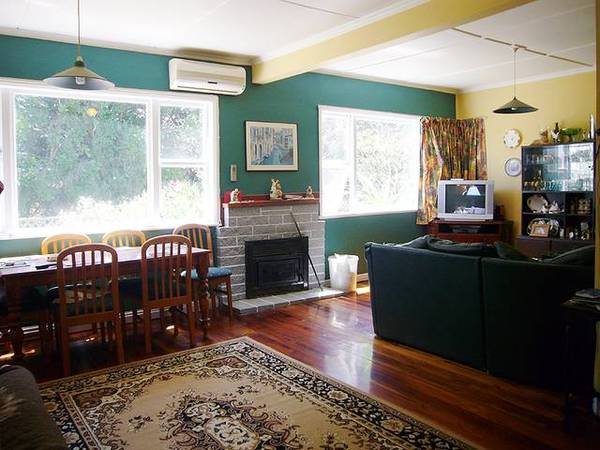 Fluffies Cattery is rural bliss - handy to town Picture 3