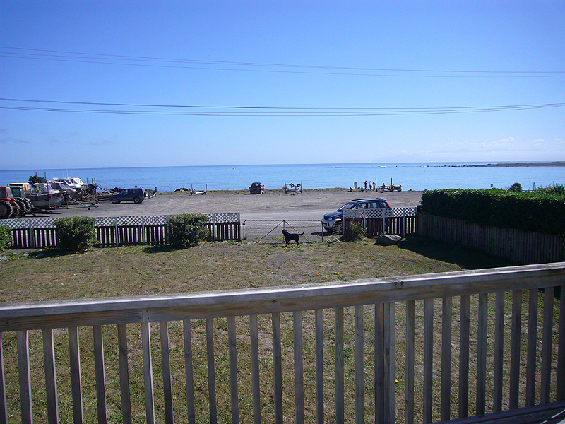 A Kiwi bach - Ngawi waterfront Picture 2