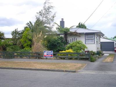 Lovely home in a sought after location Picture Lovely home in a sought after location Picture