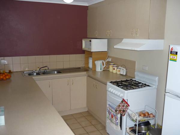 STOP PAYING RENT FANTASTIC 2 BEDROOM UNIT Picture 2