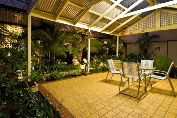 NARRE WARREN DELIGHT Picture 2