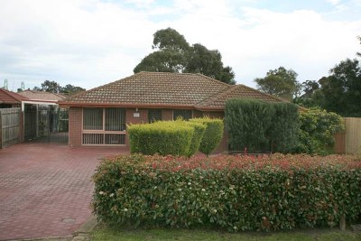 NEAT LITTLE HOME - BIG BACKYARD CENTRAL NARRE WARREN Picture