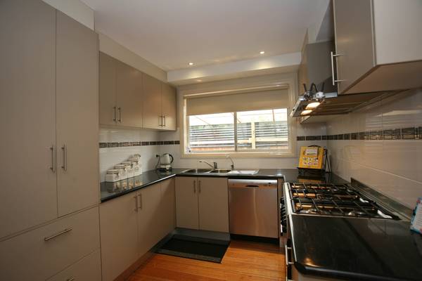 STUNNING RENOVATION CENTRAL NARRE WARREN Picture