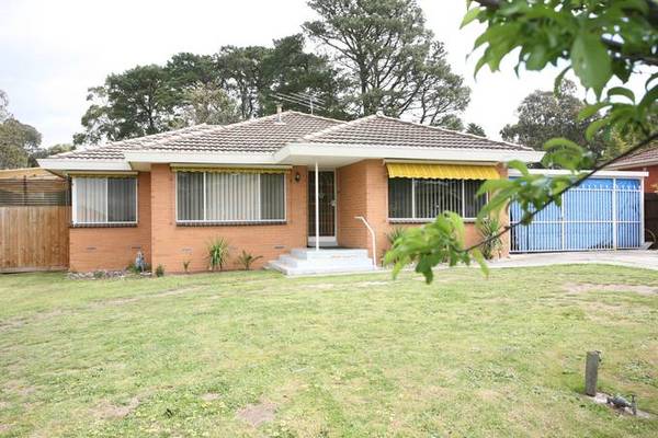STUNNING RENOVATION CENTRAL NARRE WARREN Picture