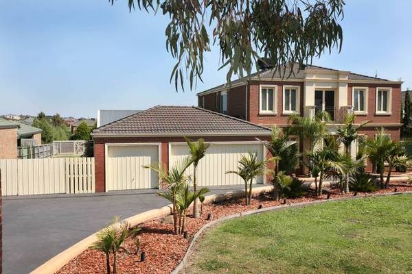 IMMACULATE HALF ACRE FAMILY HOME SENSATIONAL NARRE NORTH LOCATION Picture