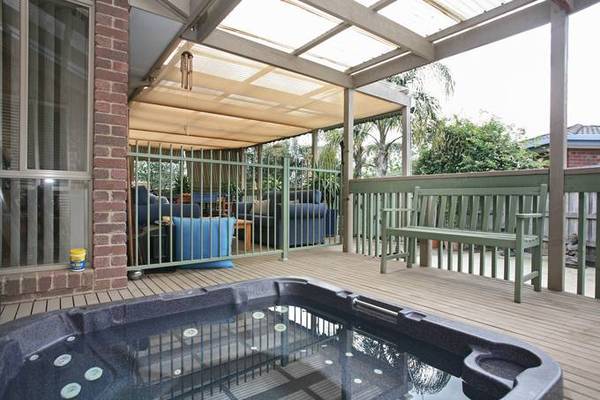 SUMMER ENTERTAINING IN NORTH SIDE NARRE WARREN Picture