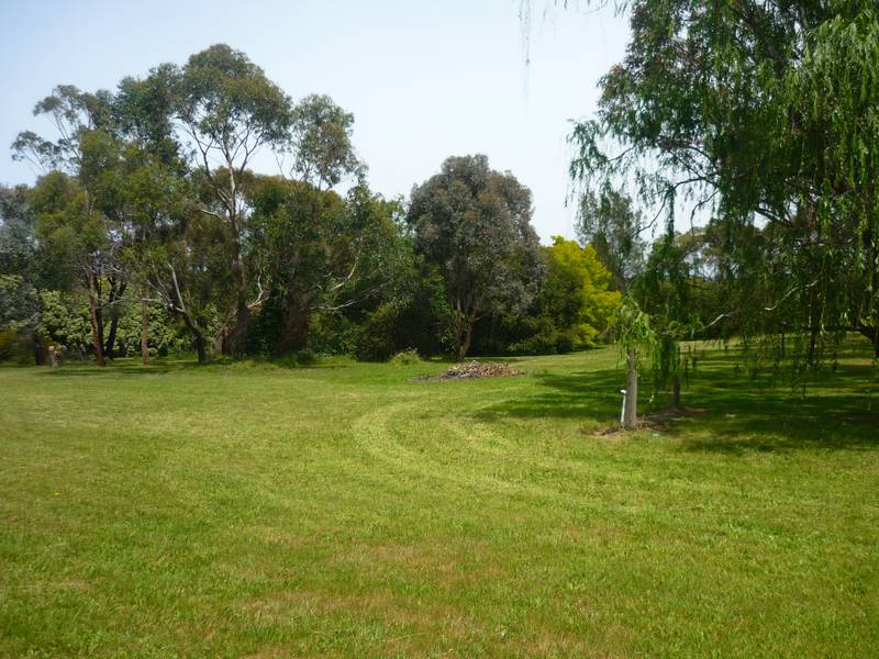 MAGNIFICENT 1 ACRE SITE IN NARRE WARREN NORTH - LOT 2 Picture 3