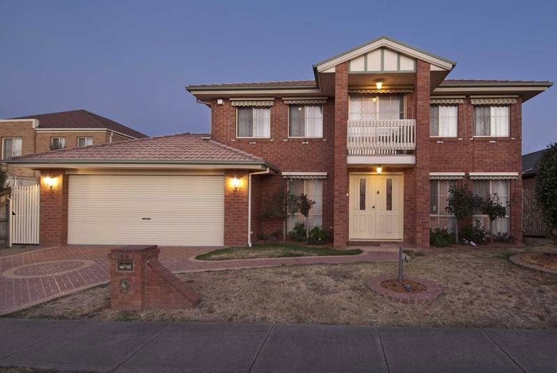 SIX BEDROOMS AND EXCELLENT LOCATION Picture 1