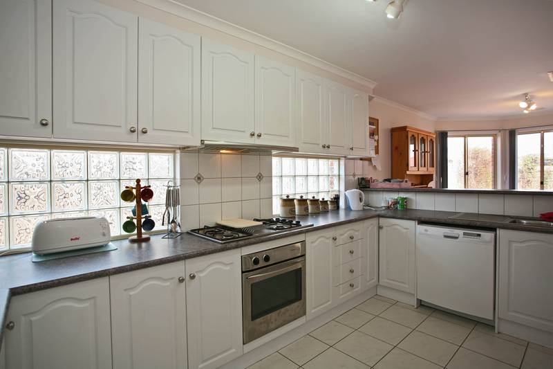 "ROOM FOR THE BRADY BUNCH" Picture 2