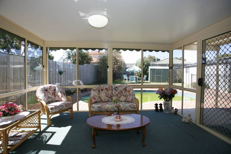 PERFECT PRESENTATION - SURE TO IMPRESS Picture 3