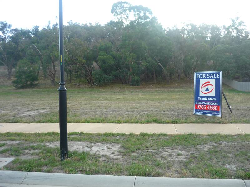 BEACONSFIELD Picture 1