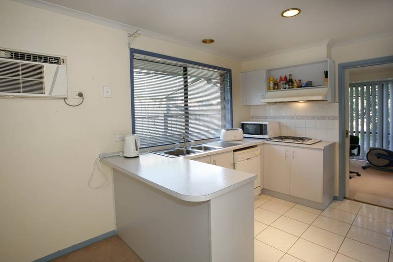 FIRST HOME BUYERS AND INVESTORS "HURRY" Picture 2