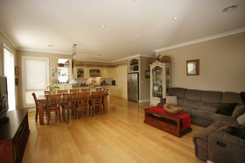 DARE TO BE DIFFERENT Picture 3