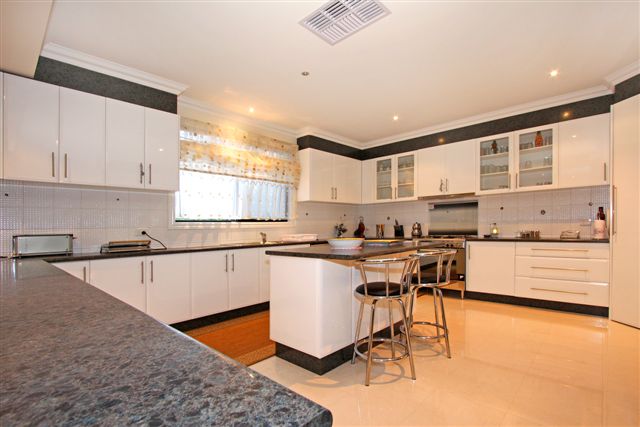 DOUBLE STOREY LUXURY LIVING Picture 2