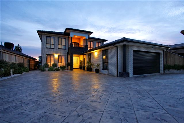 DOUBLE STOREY LUXURY LIVING Picture 1