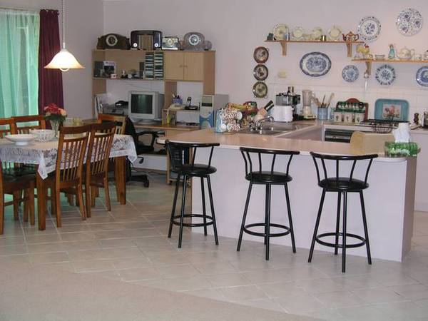 OUTSTANDING FAMILY HOME WITH HUGE FAMILY ROOM Picture 3