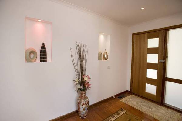 BRIGHT & TRENDY Picture 2