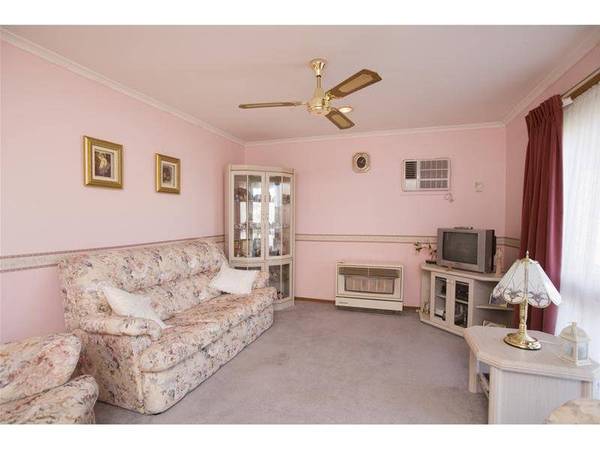 Immerse yourself in warmth and family appeal! Picture