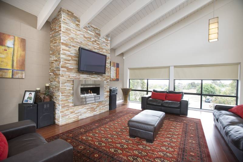 HOLLYWOOD COME TO ENDEAVOUR HILLS Picture