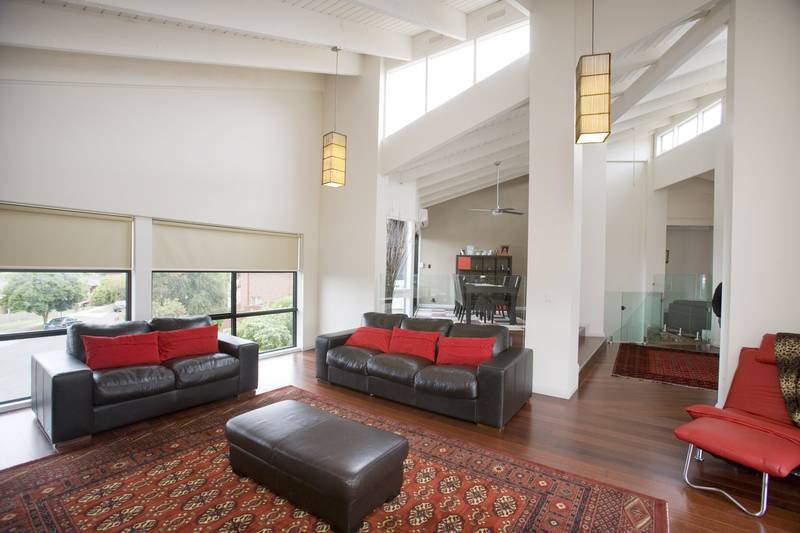 HOLLYWOOD COME TO ENDEAVOUR HILLS Picture