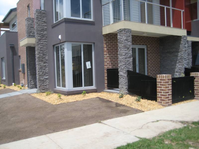 MODERN LIVING Picture 1