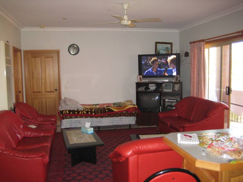 QUITE COURT LOCATION!! Picture QUITE COURT LOCATION!! Picture