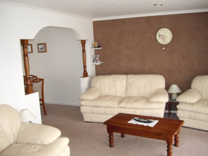 GORGEOUS CAPE CODE WITH POOL Picture 2