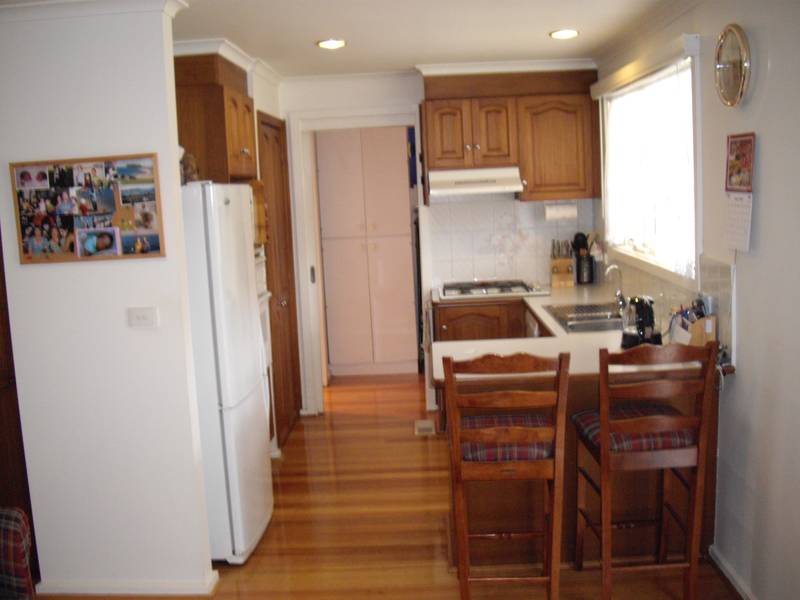 GORGEOUS CAPE CODE WITH POOL Picture 3