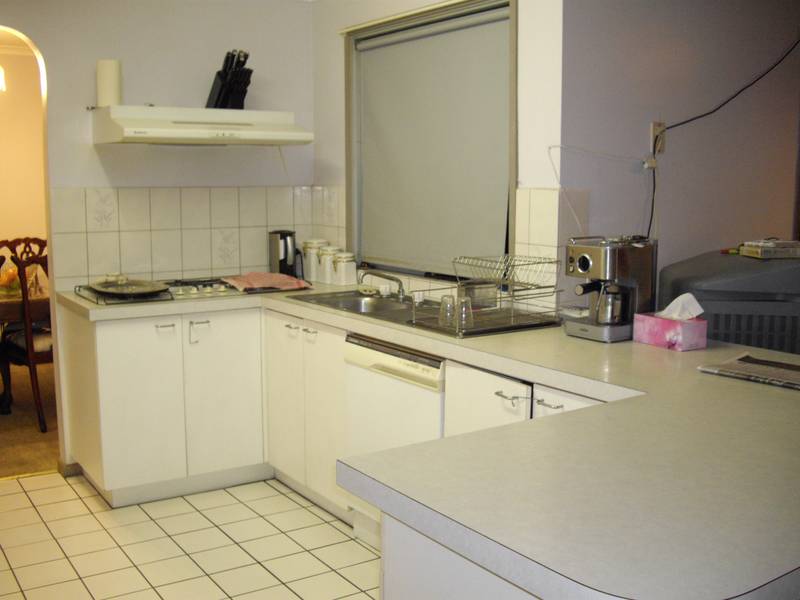 Budget 4 Bedroom, 2 Bathrooms Picture 2