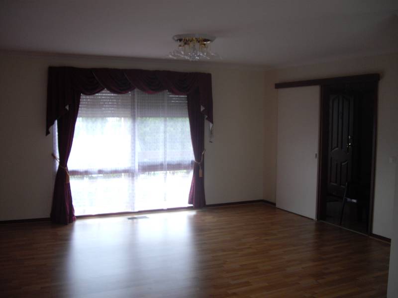 UNDER OFFER Picture 3