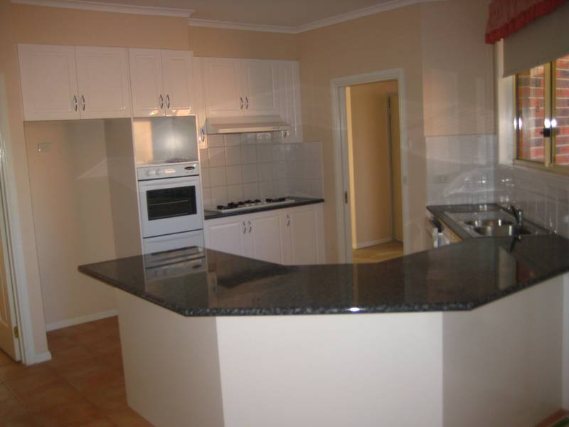 SPACIOUS FAMILY LIVING!! Picture 2