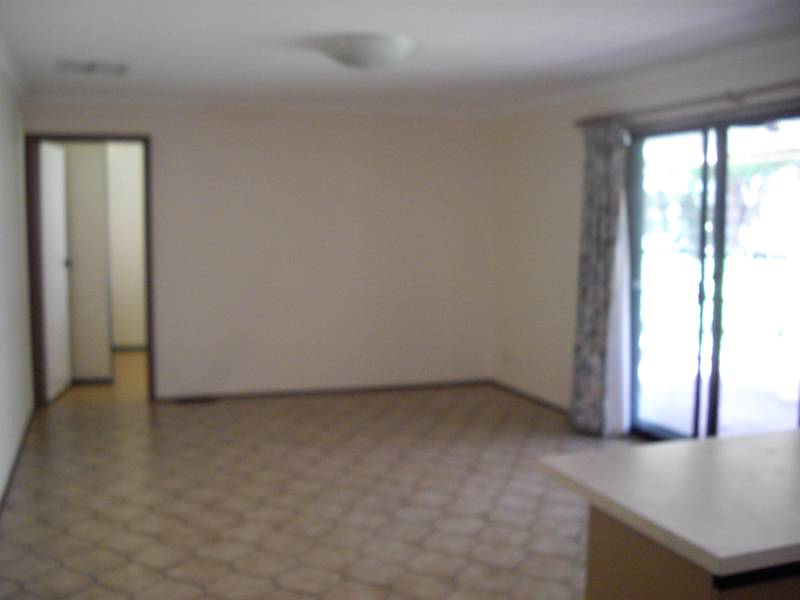 SPACIOUS 4 BEDROOM FAMILY HOME Picture 3