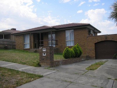 NEAT FAMILY HOME, STONES THROW FROM SHOPPING CENTRE Picture NEAT FAMILY HOME, STONES THROW FROM SHOPPING CENTRE Picture