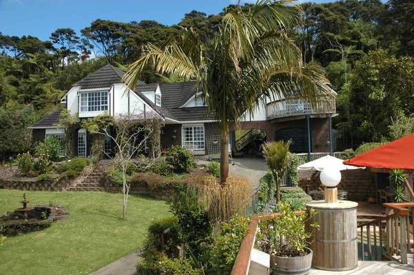 FUN - FILLED FAMILY RETREAT Picture 2